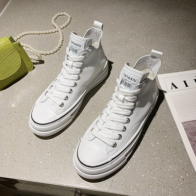 Uus lameda talla ja paeltega kõrgete tossude mudel naistele