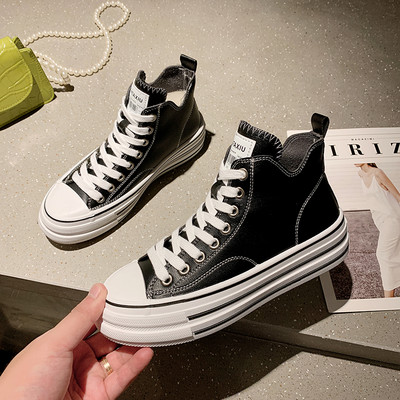 Uus lameda talla ja paeltega kõrgete tossude mudel naistele