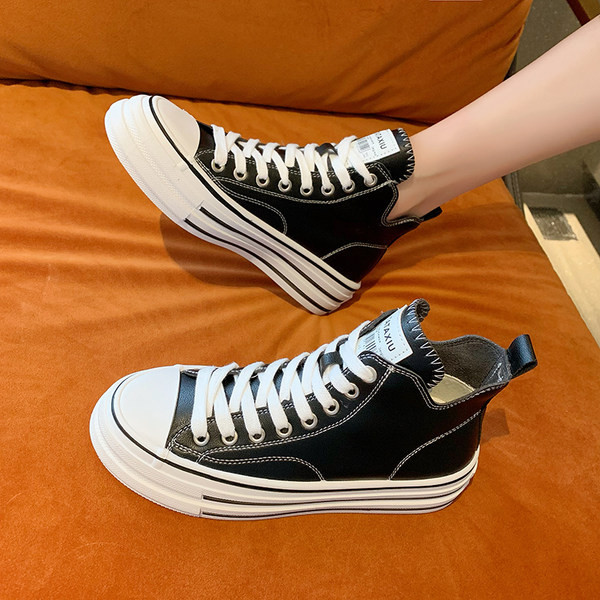 Uus lameda talla ja paeltega kõrgete tossude mudel naistele