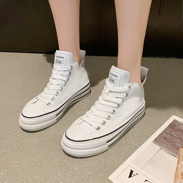 Uus lameda talla ja paeltega kõrgete tossude mudel naistele