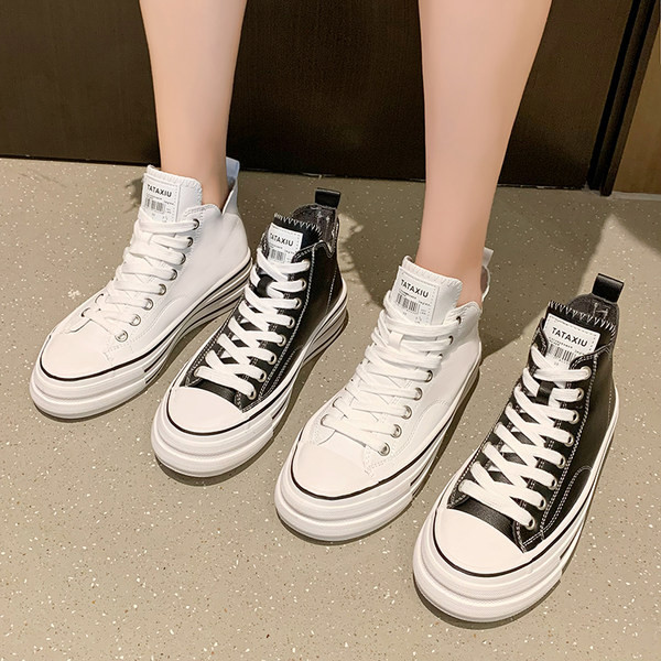 Uus lameda talla ja paeltega kõrgete tossude mudel naistele