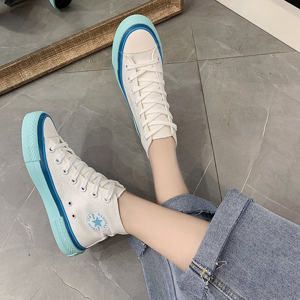 Lameda tallaga tekstiilist tossude uus mudel naistele