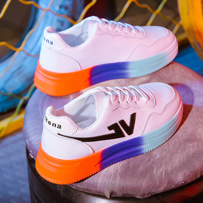 Ikdienas kedas ar krāsainām zolēm