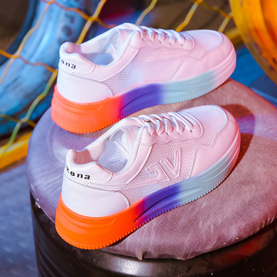 Ikdienas kedas ar krāsainām zolēm