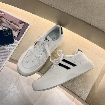 Naiste vabaaja tossud paksu tallaga - valge