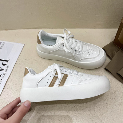 Naiste vabaaja tossud paksu tallaga - valge