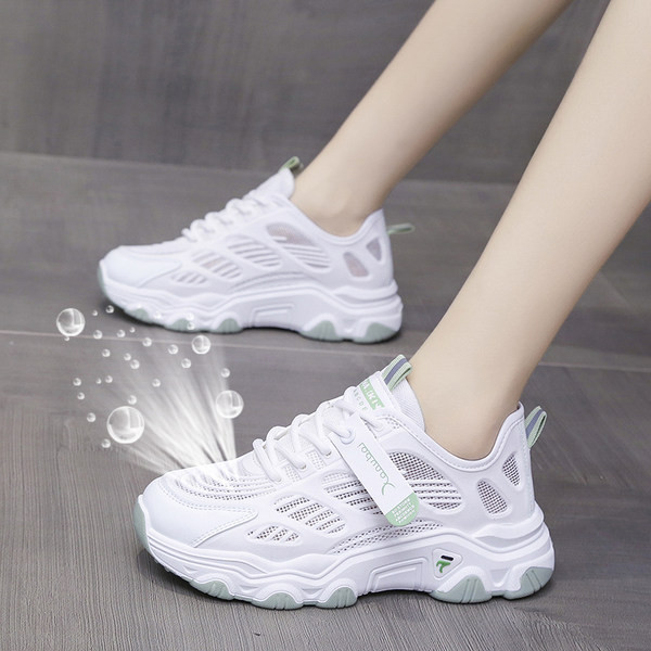 Γυναικεία αθλητικά  παπούτσια με κορδόνια και επιγραφή