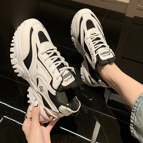 Kaasaegsed kareda tallaga vabaaja tossud