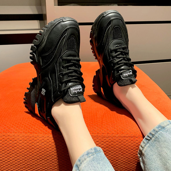 Kaasaegsed kareda tallaga vabaaja tossud