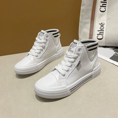 Sieviešu augstas kedas ar plakanu zoli un šņorēm