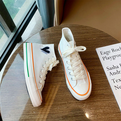 Vabaaja naiste kõrged tossud mitmes värvitoonis südametikandiga