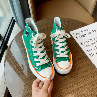 Vabaaja naiste kõrged tossud mitmes värvitoonis südametikandiga