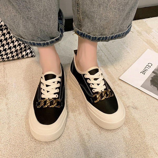 Naiste vabaaja tossud tekstiilist, paelte ja lameda tallaga