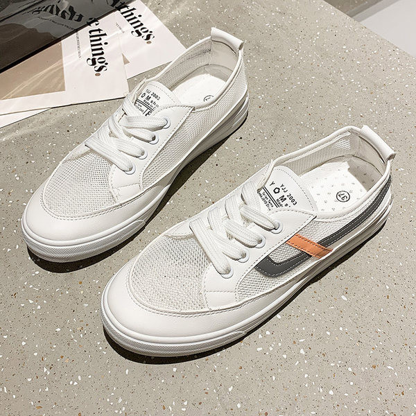 Naiste võrgust tossud lameda talla ja pealdisega