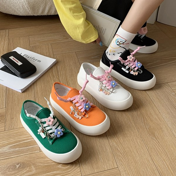 Lameda talla ja 3D elemendiga naiste tekstiilist tossude uus mudel