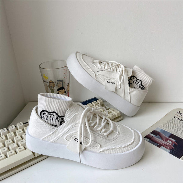 Uus mudel paeltega lõuendist tossud