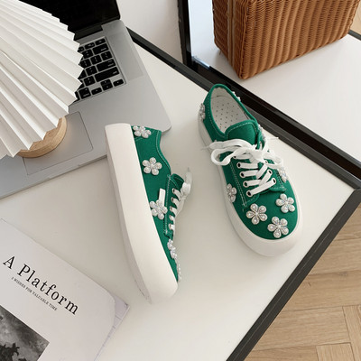 Μοντέρνα γυναικεία αθλητικά παπούτσια με επίπεδες σόλες και πέτρες σε διάφορα χρώματα