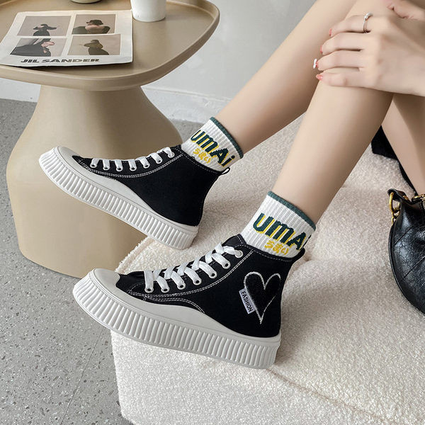 Lameda tallaga lõuendist naiste tossud – kahes värvitoonis