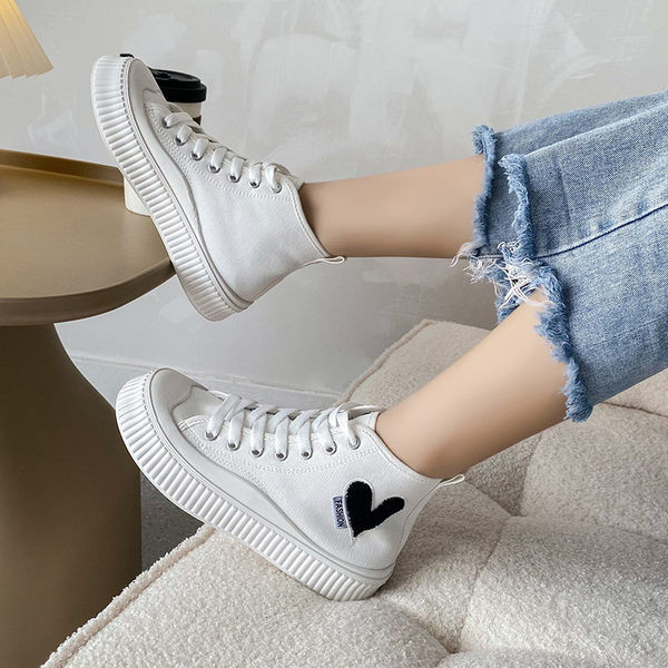 Lameda tallaga lõuendist naiste tossud – kahes värvitoonis