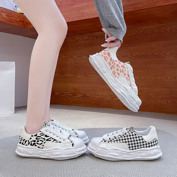 Ikdienas sieviešu kedas ar dzīvnieku apdruku un saitēm