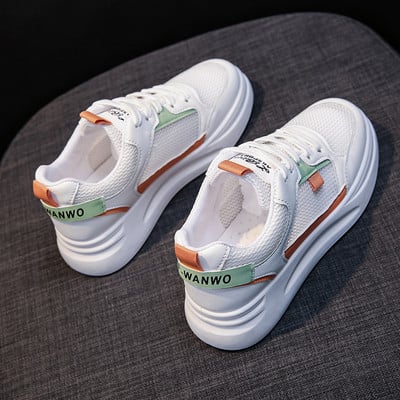 Sieviešu elpojošas kedas ar plakanām zolēm un šņorēm