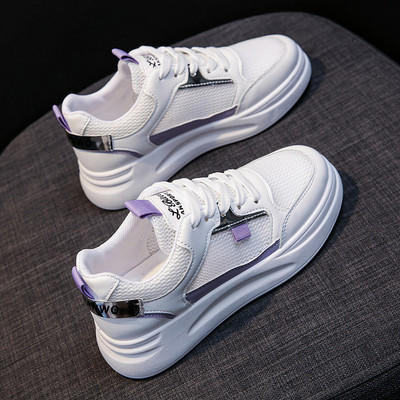 Sieviešu elpojošas kedas ar plakanām zolēm un šņorēm