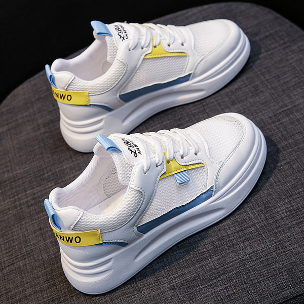 Sieviešu elpojošas kedas ar plakanām zolēm un šņorēm