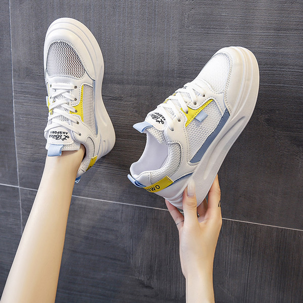 Sieviešu elpojošas kedas ar plakanām zolēm un šņorēm