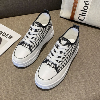 Naiste tekstiilist paeltega tossud