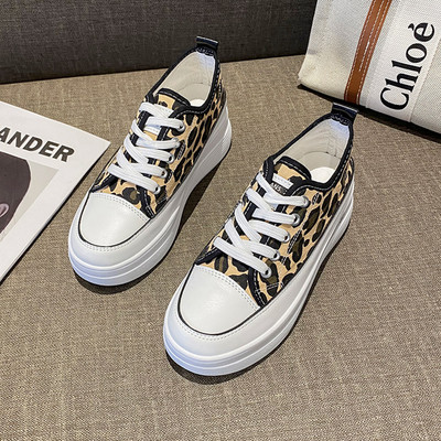 Naiste tekstiilist paeltega tossud