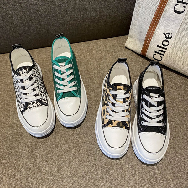 Naiste tekstiilist paeltega tossud