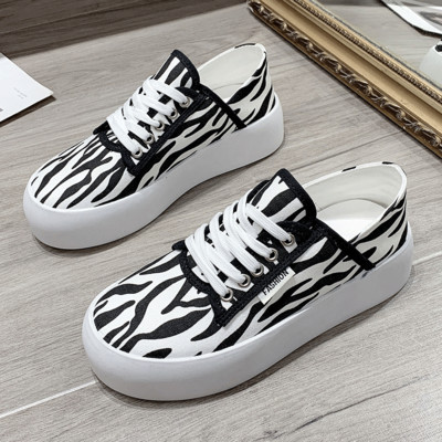 Naiste tekstiilist kõrge platvormi ja paeltega tossud