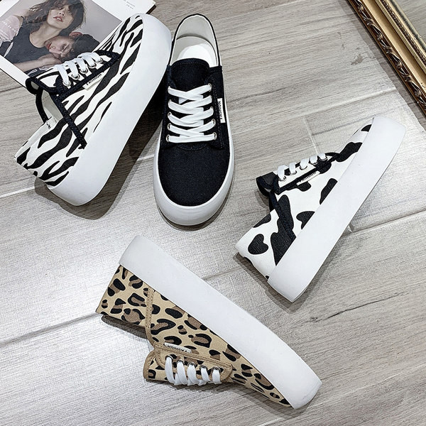 Naiste tekstiilist kõrge platvormi ja paeltega tossud