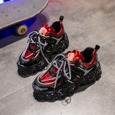 Moodsad tossud krobelise talla ja läikiva efektiga