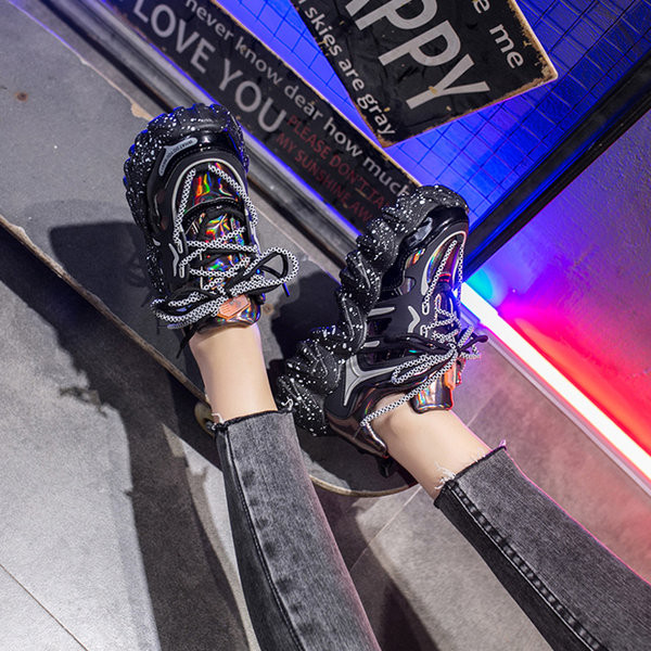 Moodsad tossud krobelise talla ja läikiva efektiga