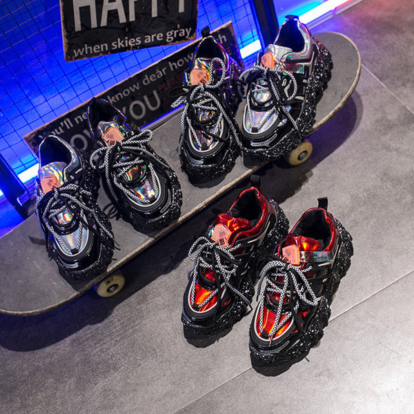 Moodsad tossud krobelise talla ja läikiva efektiga