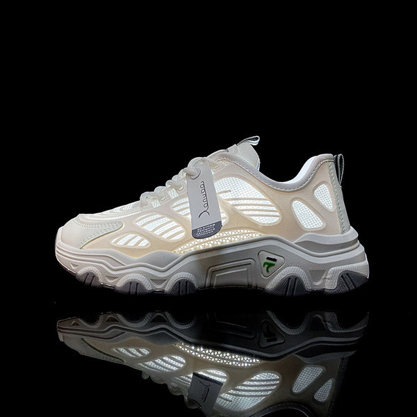 Kareda talla ja paeltega ümardatud mustriga naiste tossud