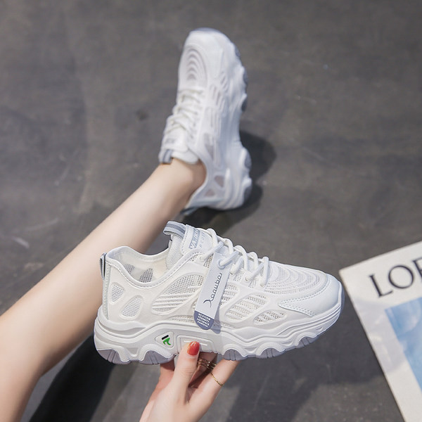 Kareda talla ja paeltega ümardatud mustriga naiste tossud