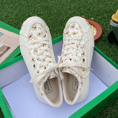 Uus mustriga naiste tossude mudel - mitmes värvitoonis