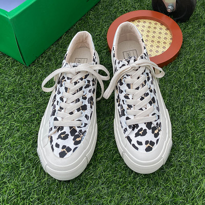 Uus mustriga naiste tossude mudel - mitmes värvitoonis