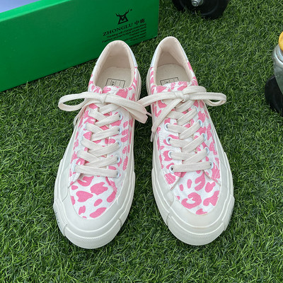 Uus mustriga naiste tossude mudel - mitmes värvitoonis