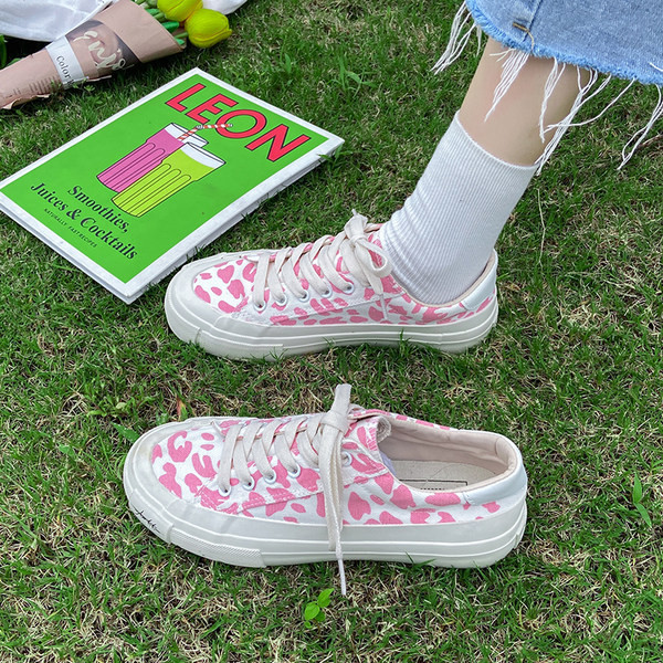 Uus mustriga naiste tossude mudel - mitmes värvitoonis