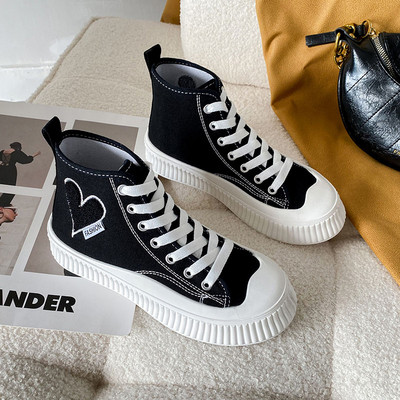 Uus kõrge tekstiilist tikandiga tossude mudel