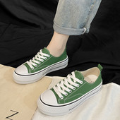 Jauns sieviešu tekstila kedu modelis ar šņorēm un plakanu zoli