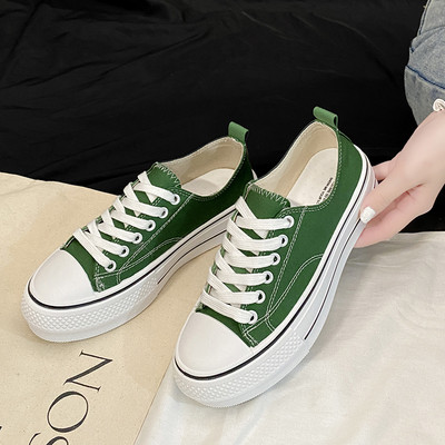 Jauns sieviešu tekstila kedu modelis ar šņorēm un plakanu zoli