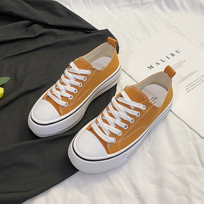 Jauns sieviešu tekstila kedu modelis ar šņorēm un plakanu zoli