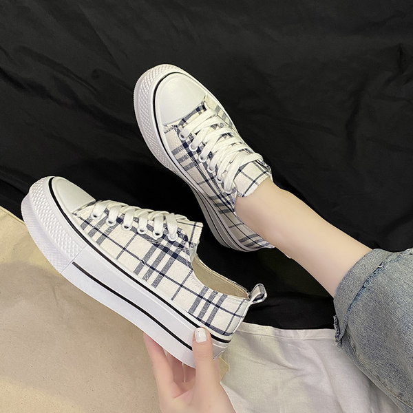 Jauns sieviešu tekstila kedu modelis ar šņorēm un plakanu zoli