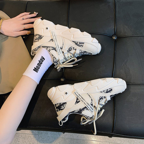 Naiste värvitrükiga sporditossud