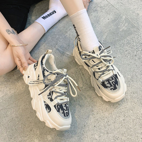 Naiste värvitrükiga sporditossud