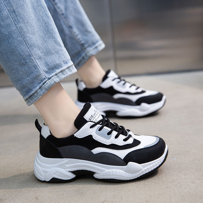 Paksu talla ja embleemiga vabaaja tossud